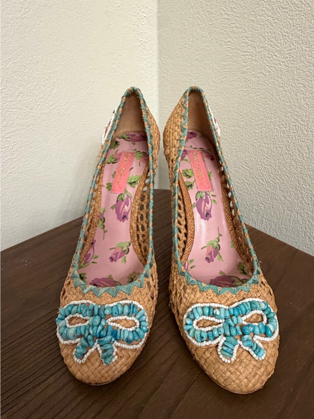 BETSEY JOHNSON Women’s Vero Cuio Turquoise Beaded Women's Straw Pumps Size 8.5